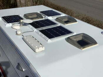 Solcelleanlæg på vores Campingvogn - Optimal effekt (Ikke færdig pakkesæt)